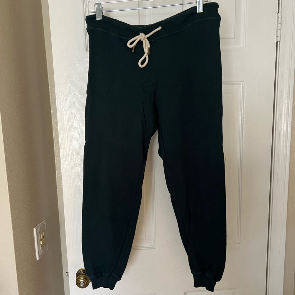 THE GREAT forest green sweatsuit outfit. Like new. Size 0 bottom, size 1 top!
